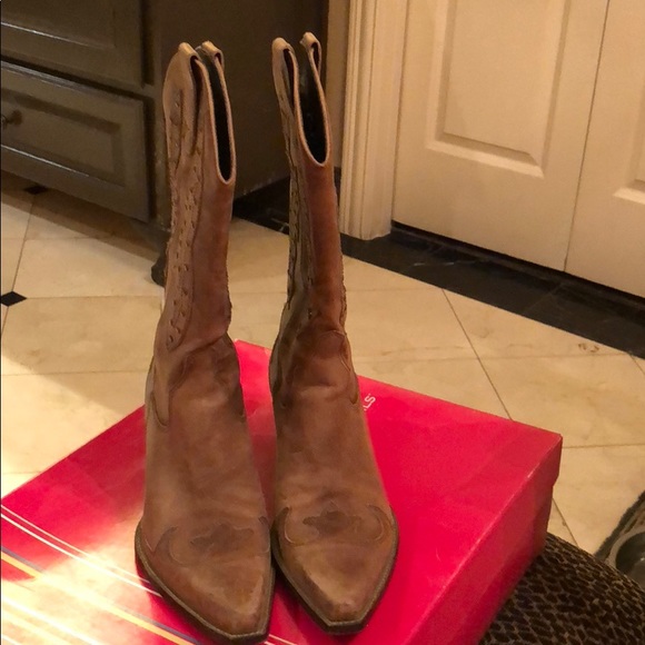 BCBGIRLS BOOTS - Picture 3 of 8